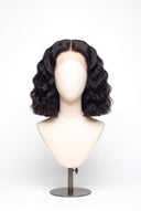 Loose Wave Bob ohne Kleber Perücke aus unbehandelten menschlichen Haaren mit HD-Lace und vorgezupfter Haarlinie von Kora Strand