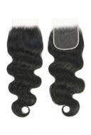 Body Wave Haarverschluss mit lockerer Body Wave Textur und natürlich wirkender Haarscheidung von Kora Strand