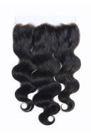 Body Wave Frontal mit lockerer Body-Wave-Textur und natürlich wirkender Haarlinie von Kora Strand