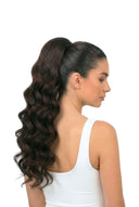 Body Wave Kora Kordelzug-Pferdeschwanz, der Haartextur und Länge zeigt – von Kora Strand