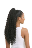 Tiefgewellter Kora Cinch Ponytail: Zeigt Haarstruktur und Länge, von Kora Strand