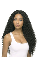 Tiefenwellige nahtlose Precision-Tape-Extensions, die die Haartextur und Länge von Kora Strand zeigen
