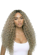 Nahtlose tiefenwellige Tape-Extensions von Kora Strand, die die Haartextur und Länge zeigen