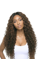 Deep Wave StrandBond Nano-Tip Extensions zeigen die Haartextur und die Länge von Kora Strand