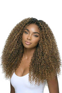 Kinky Curly Nahtlinien-Weft-Tape-Verlängerungen, die die Haartextur und Länge von Kora Strand zeigen