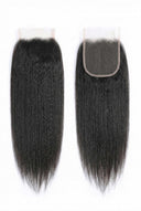 Yaki Straight Closure mit gepresster Yaki Straight Textur und einer natürlich wirkenden Scheidung von Kora Strand