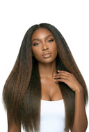 Yaki Straight nahtlose Tape-In-Verlängerungen, die die Haartextur und die Länge von Kora Strand zeigen